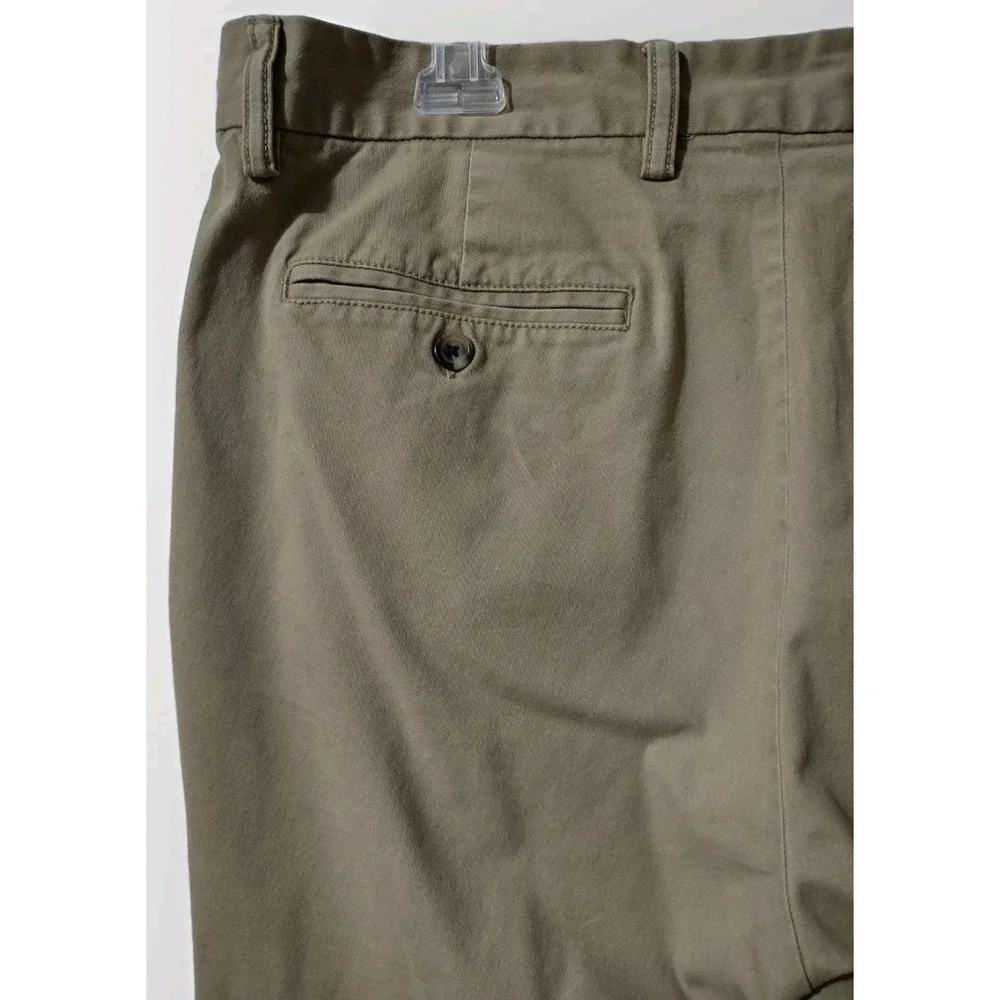 Old Navy Shorts Medium 34 Men's Ultimate Slim 5 Pocket 10 Inch Inseam Flex Core.